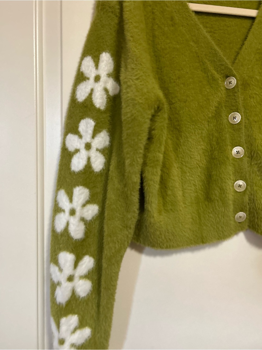 Never worn! 🌼🍋🟩Levi's Lime Green ‘Hippie Days’ Fuzzy V-Neck Cardigan🍋🟩🌼 - Picture 2 of 14